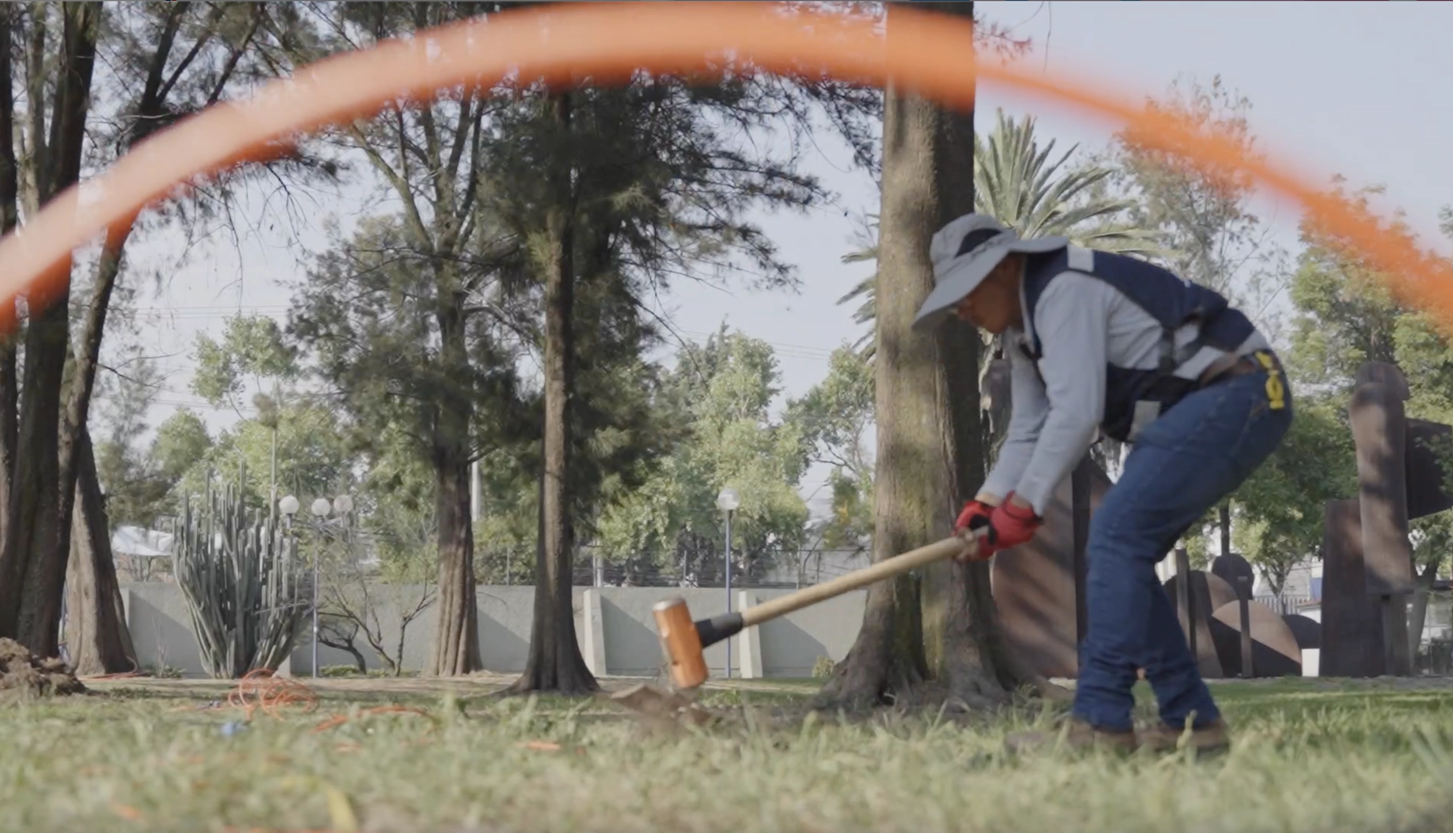 Miembro del equipo realizando una prueba